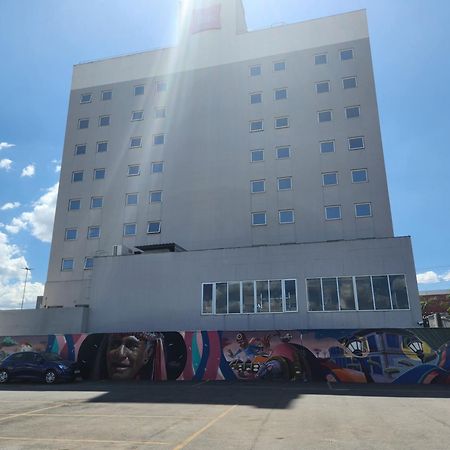 Ibis Montes Claros Shopping Hotel Exterior foto