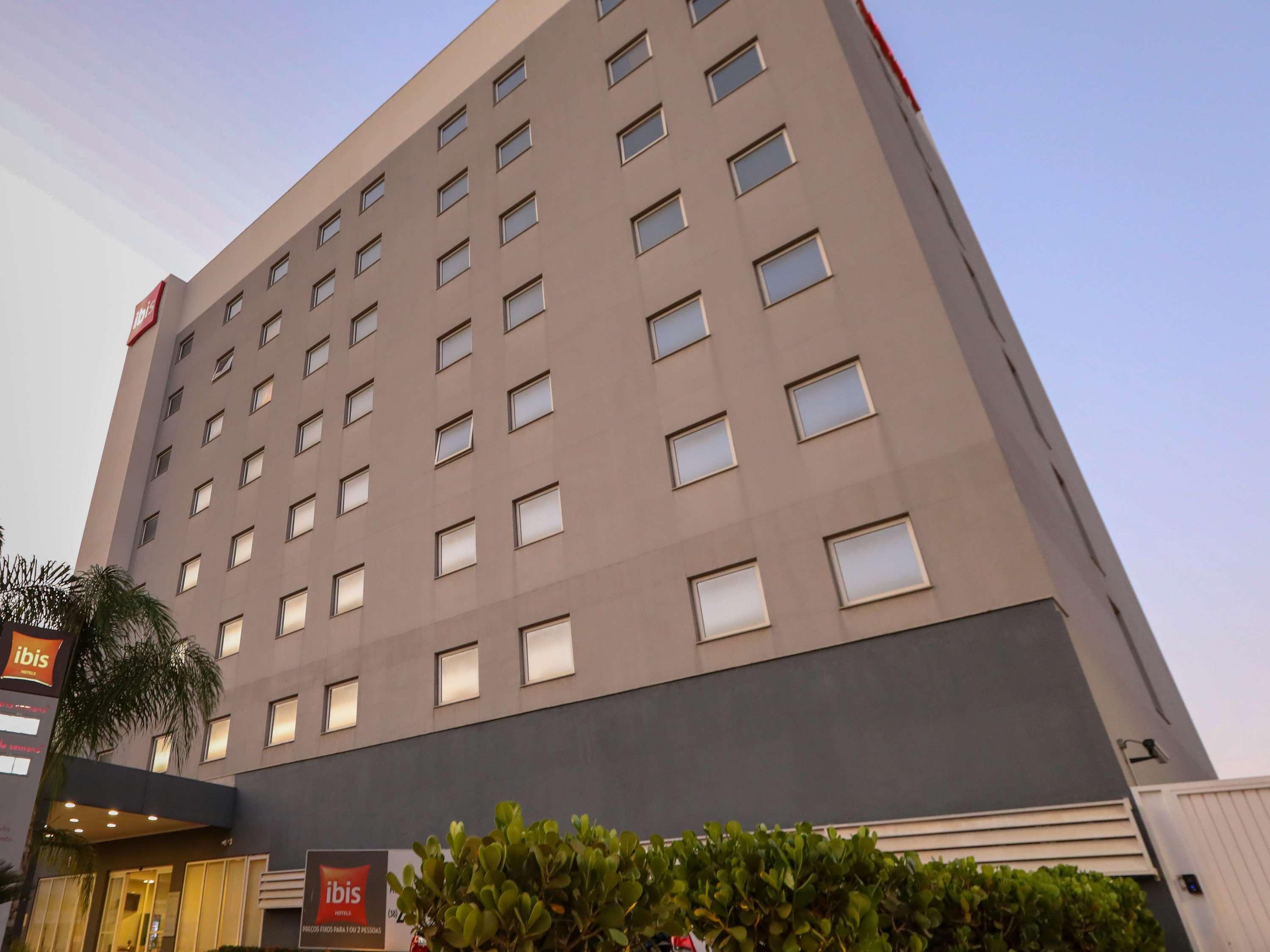 Ibis Montes Claros Shopping Hotel Exterior foto