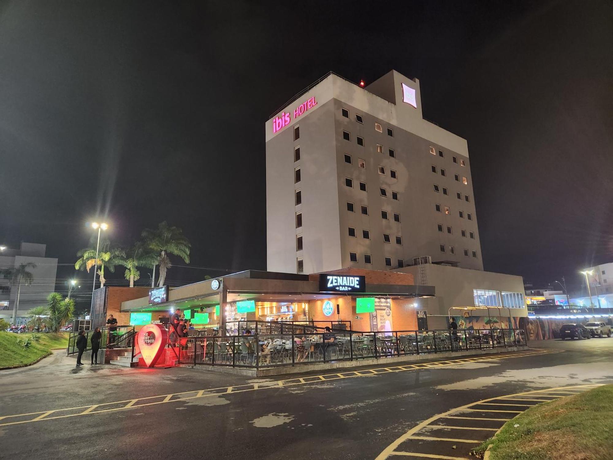 Ibis Montes Claros Shopping Hotel Exterior foto