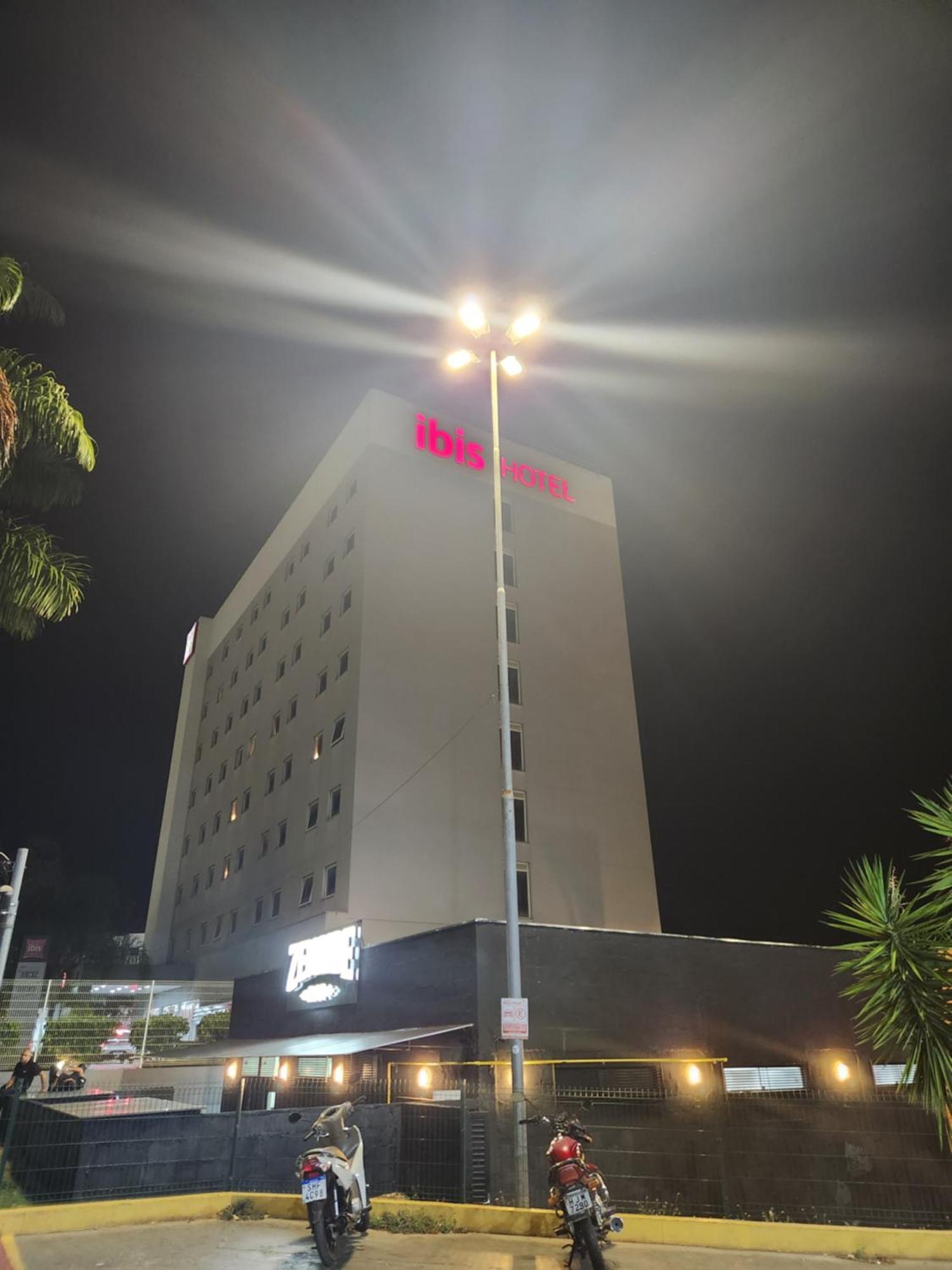 Ibis Montes Claros Shopping Hotel Exterior foto