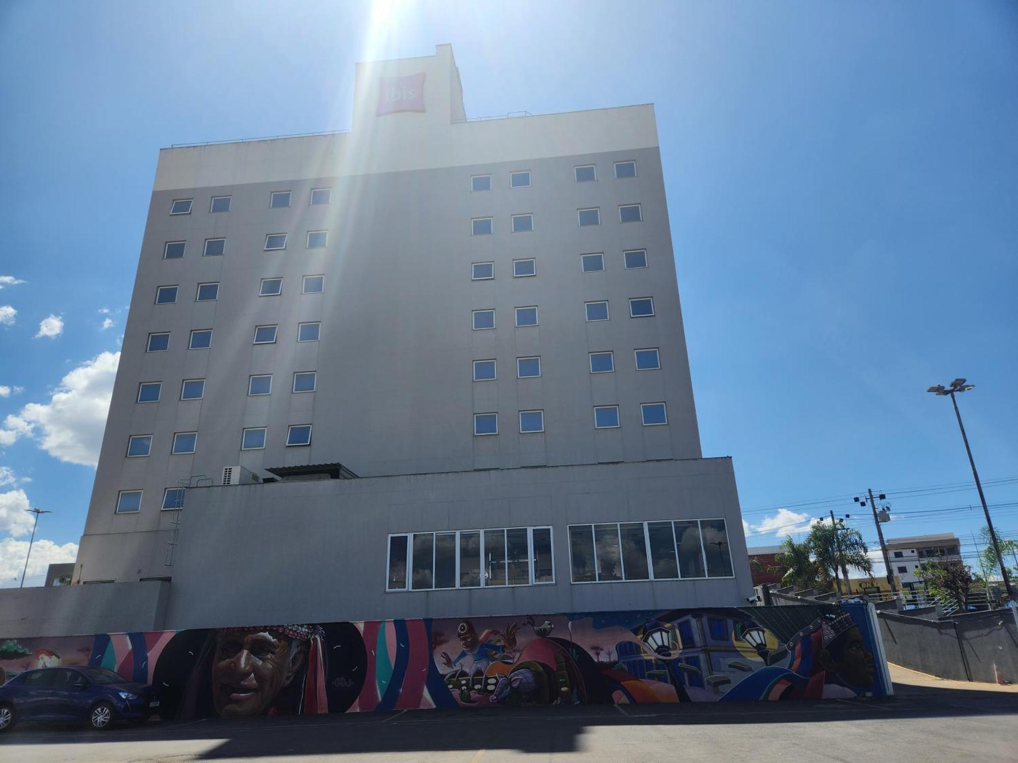 Ibis Montes Claros Shopping Hotel Exterior foto