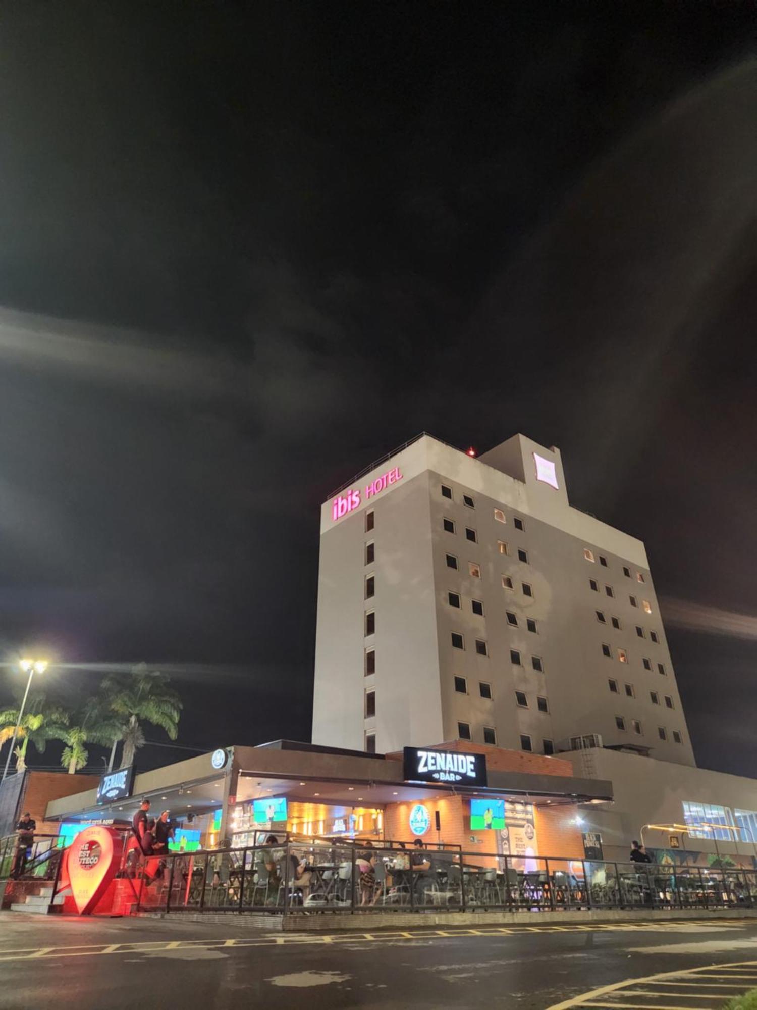 Ibis Montes Claros Shopping Hotel Exterior foto