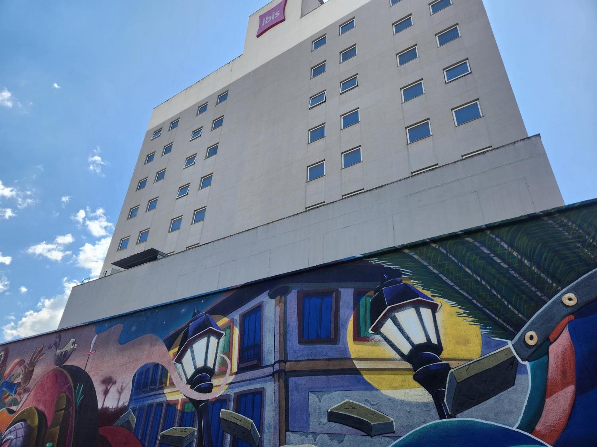 Ibis Montes Claros Shopping Hotel Exterior foto