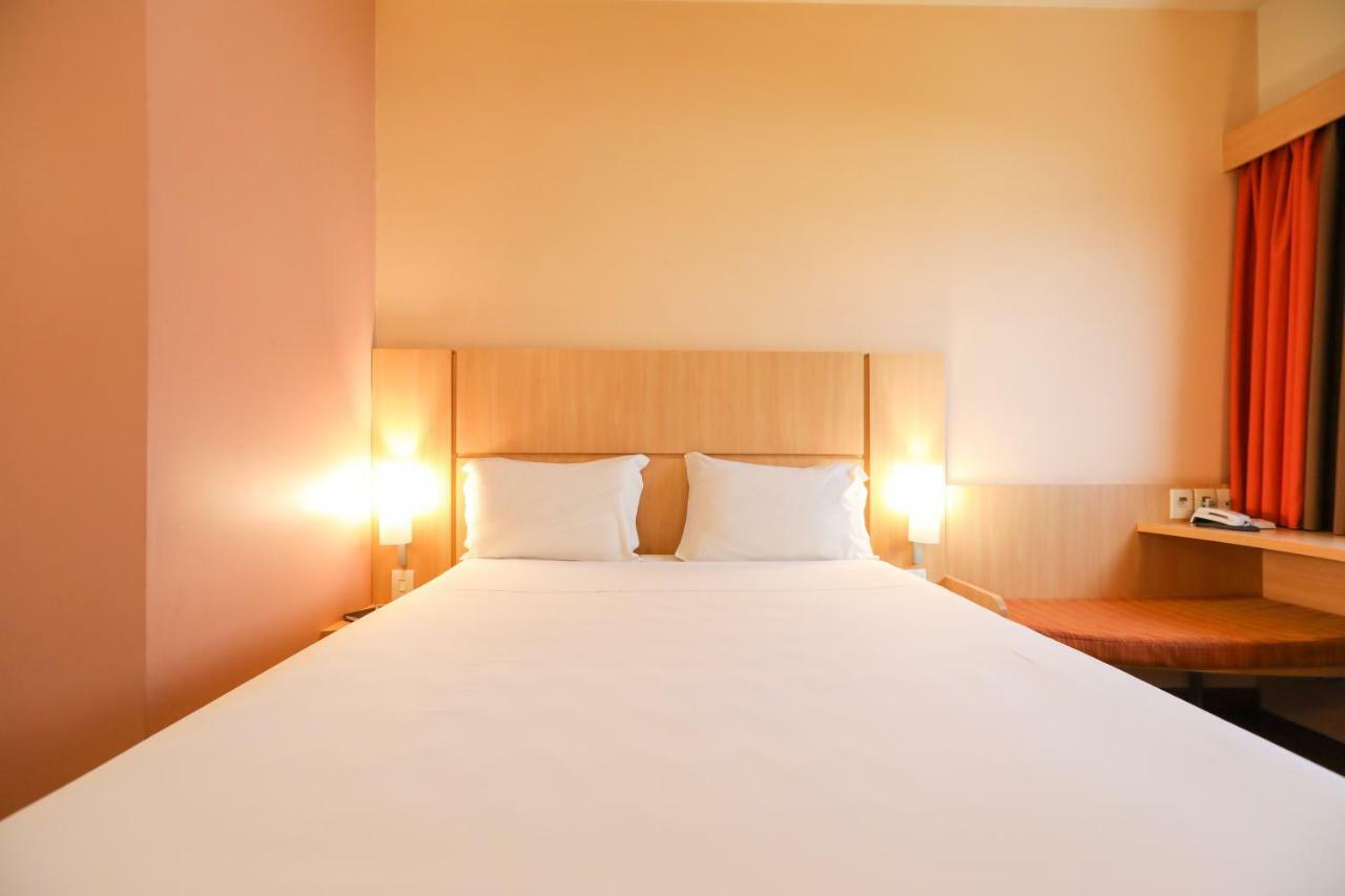Ibis Montes Claros Shopping Hotel Exterior foto