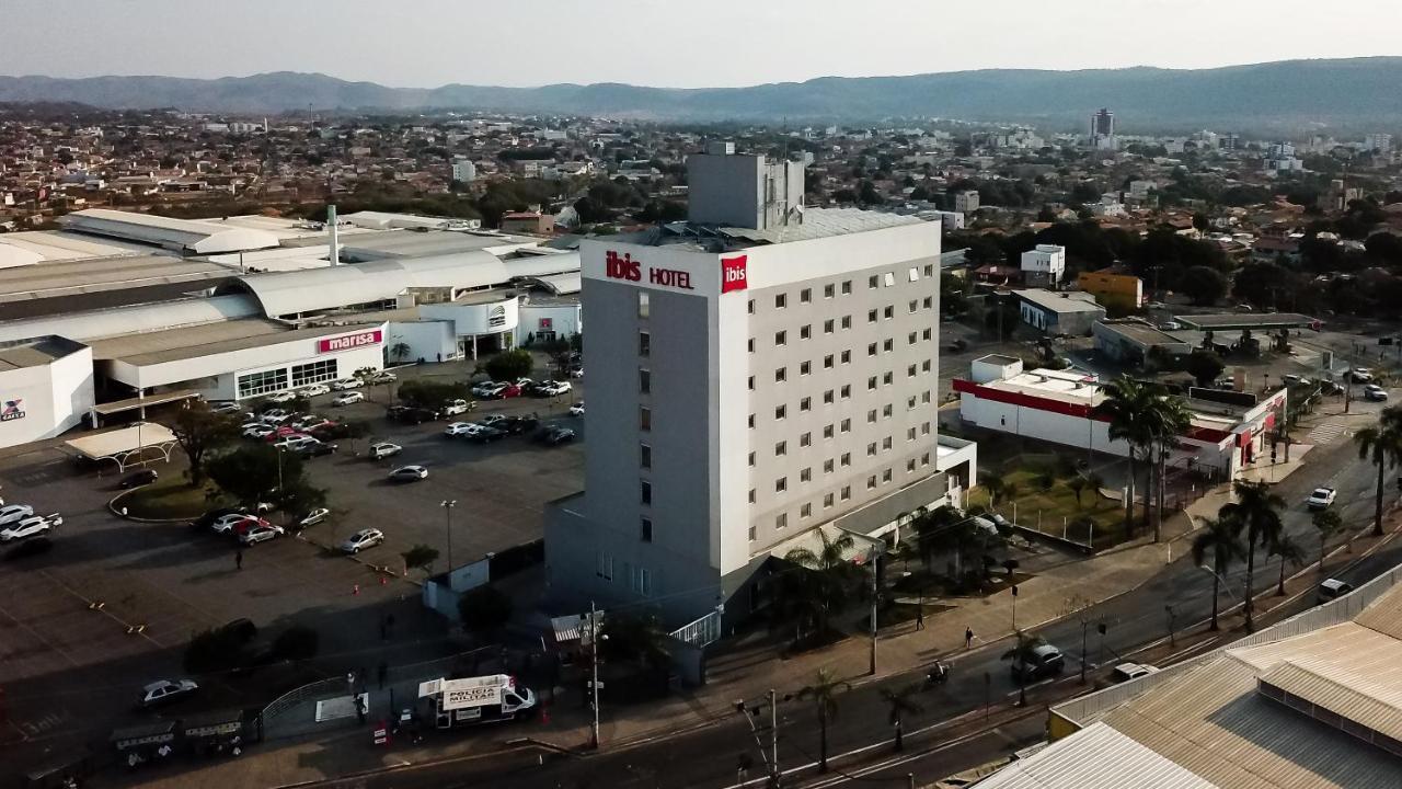 Ibis Montes Claros Shopping Hotel Exterior foto